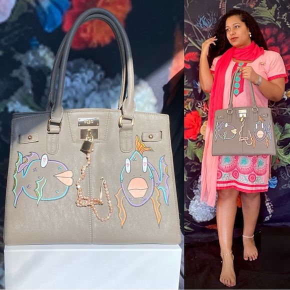 VanRahDesign hand painted BCBG purse with lock —Painting “Off the Hook” - Picture 3 of 17